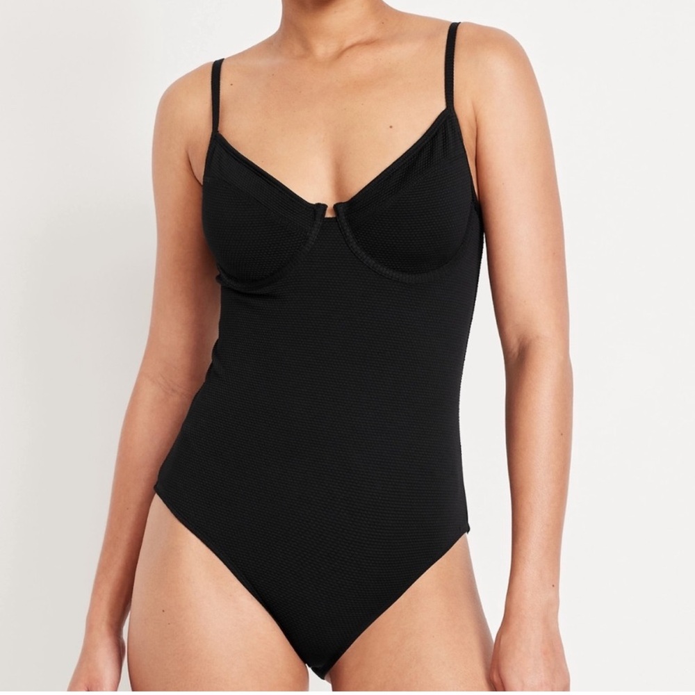NWT Old Navy underwire swimsuit